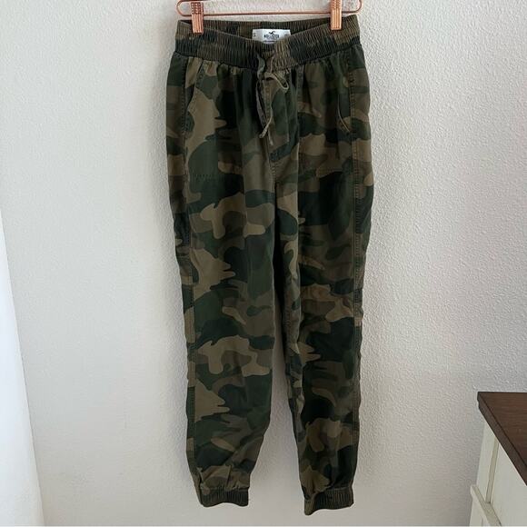 Hollister Pants - Hollister Camo Jogger Elastic Waist XS